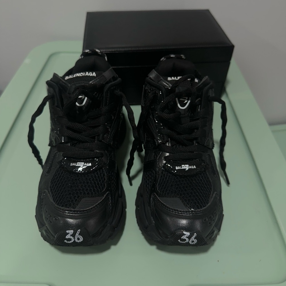balenciaga runners